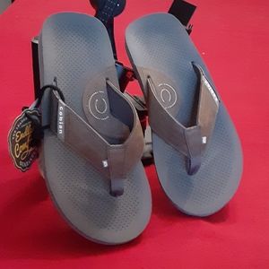 NEW Men size 10  Cobian comfortable flip flops